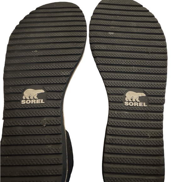 sorel sandals with elastic straps - Picture 2 of 3